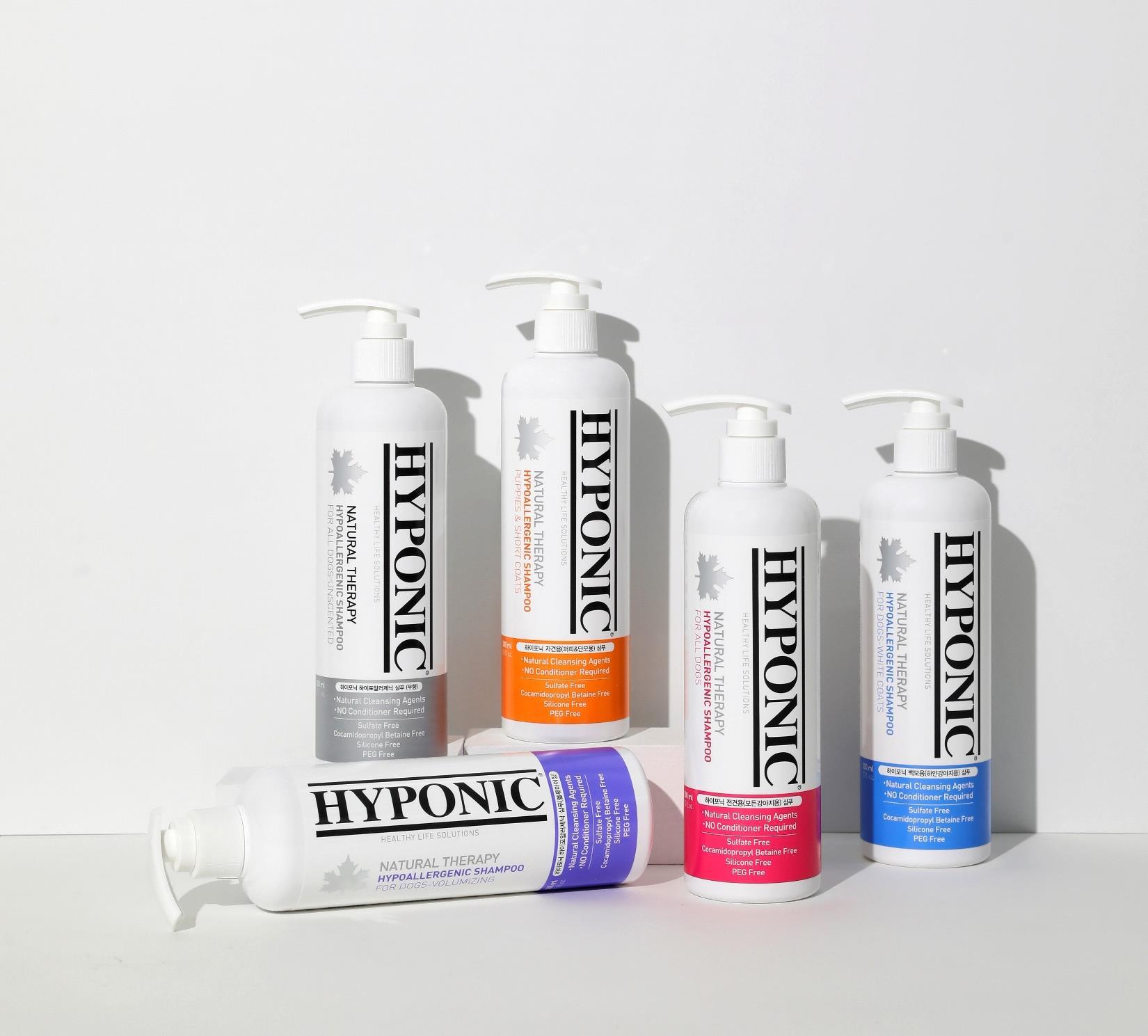明亮白色空間中的 HYPONIC 官方低敏洗護產品
